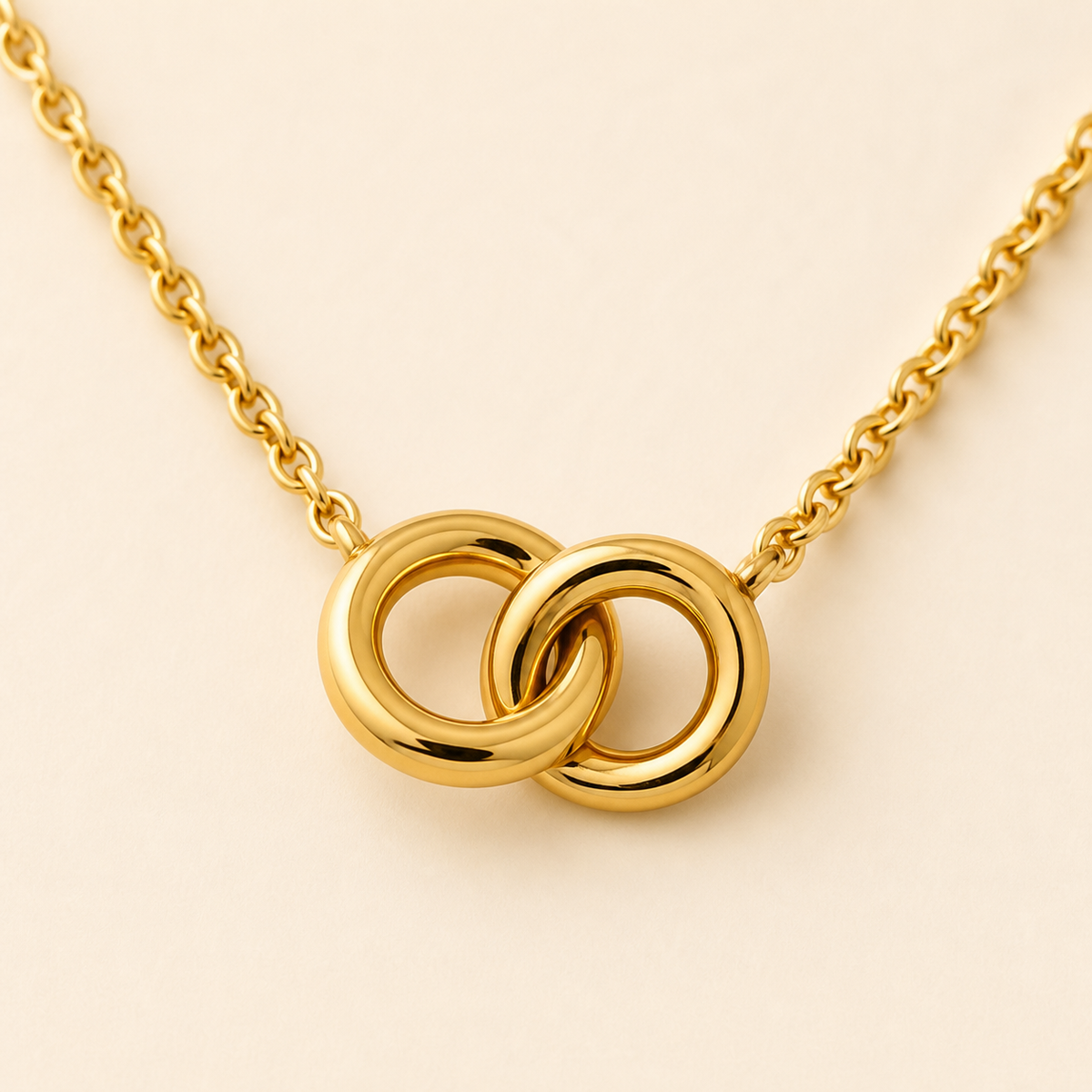 Serpentine gold necklace — pendant close-up